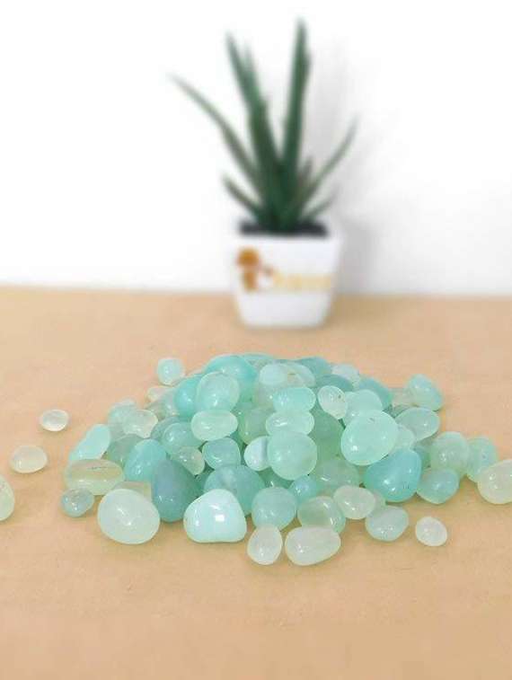 stone polished glossy decortaive onyx  pebbles stones for home decor, garden, table decoration and vase fillers green