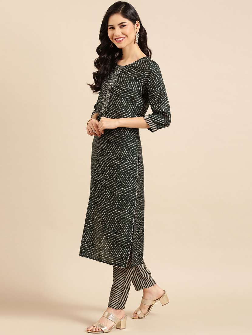 women bandhani printed round neck kurta pant set