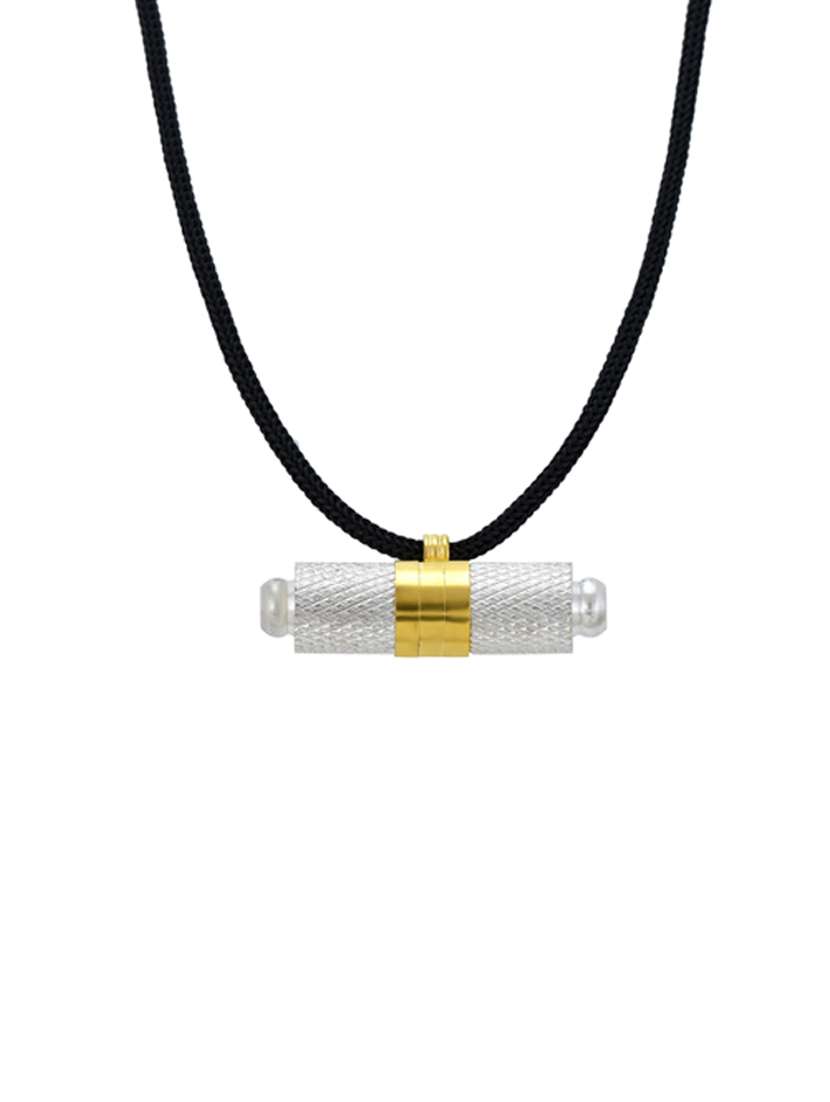 silver null pendant - 18535884 -  Standard Image - 2