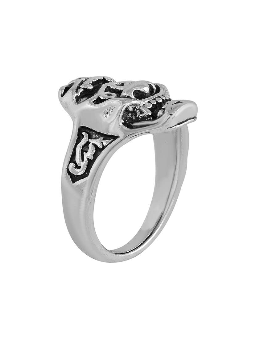 silver pleated ring - 18537146 -  Standard Image - 2