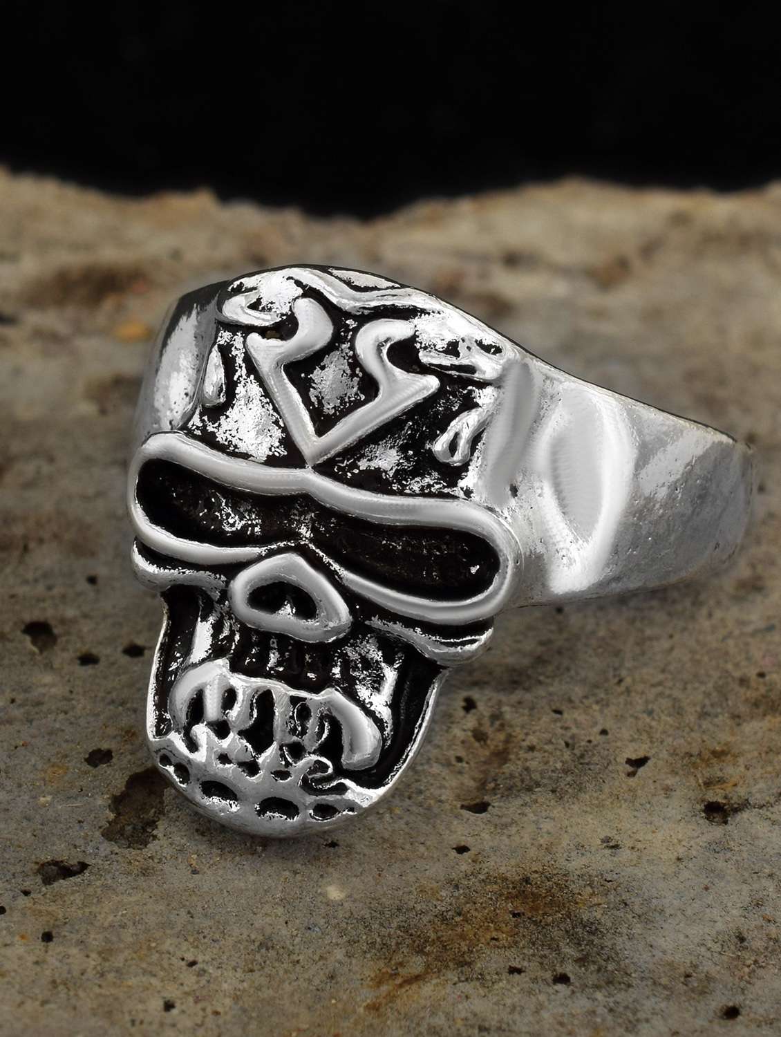 silver plated finger ring - 18537161 -  Standard Image - 2