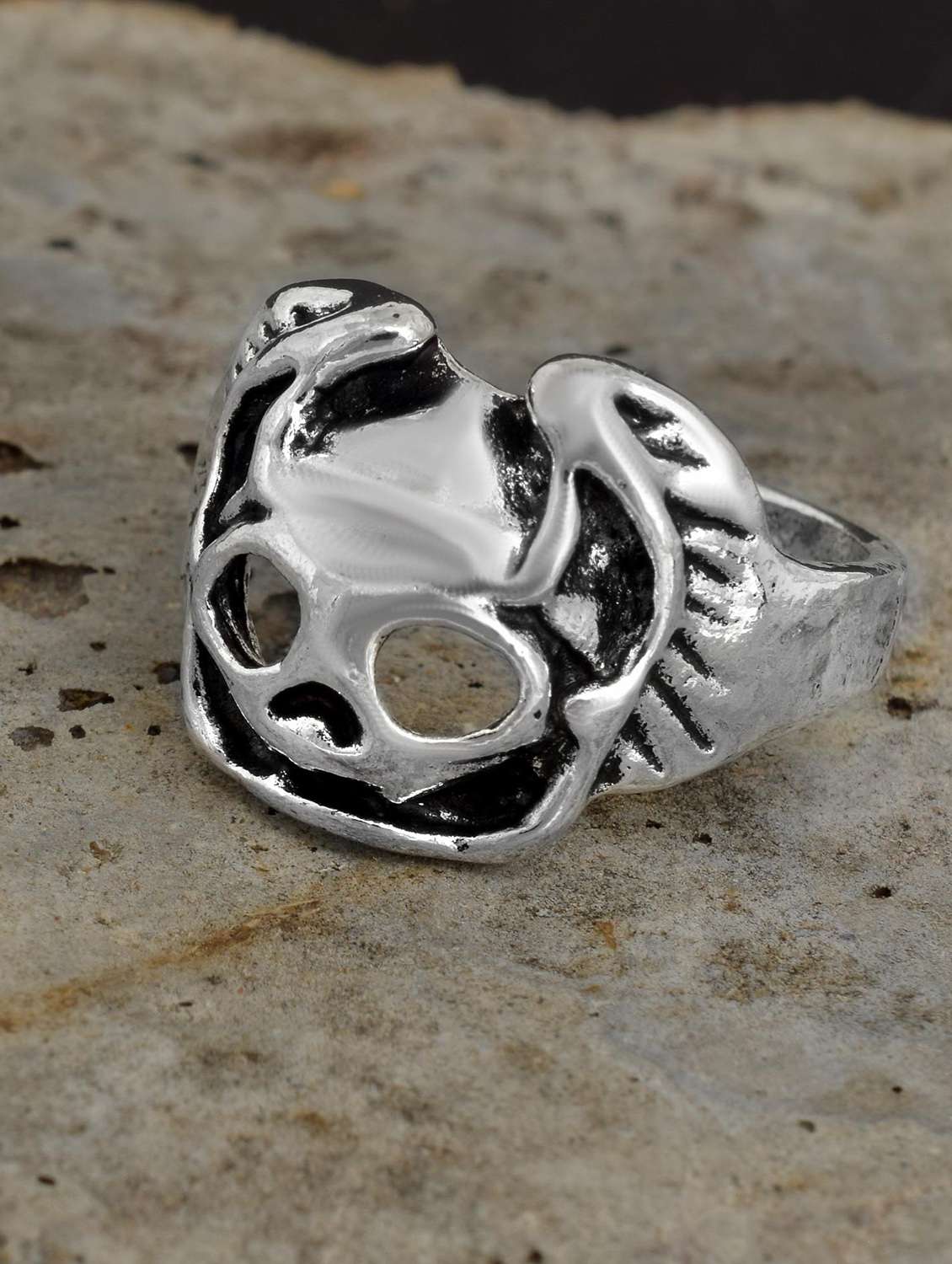 silver plated finger ring - 18537164 -  Standard Image - 2