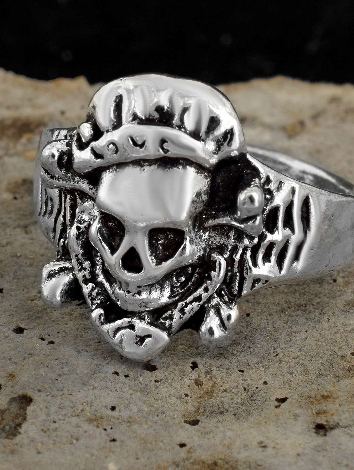 silver plated finger ring - 18537165 -  Standard Image - 2