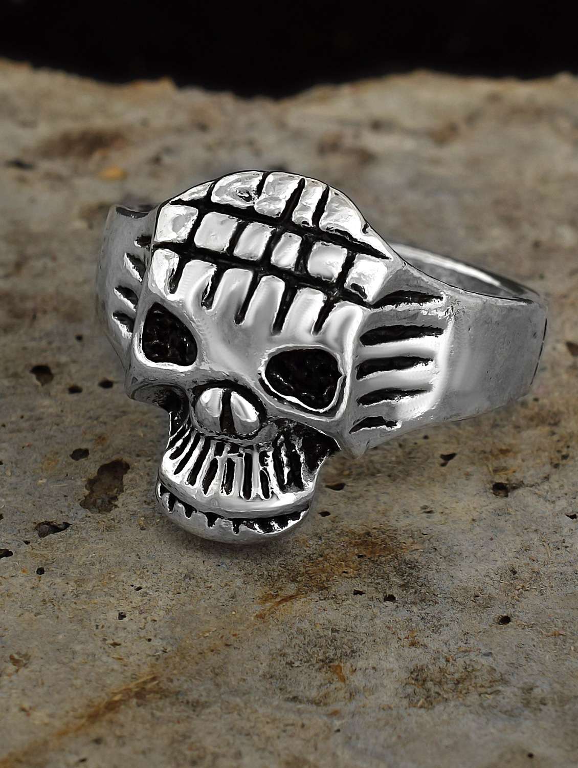 silver plated finger ring - 18537168 -  Standard Image - 2