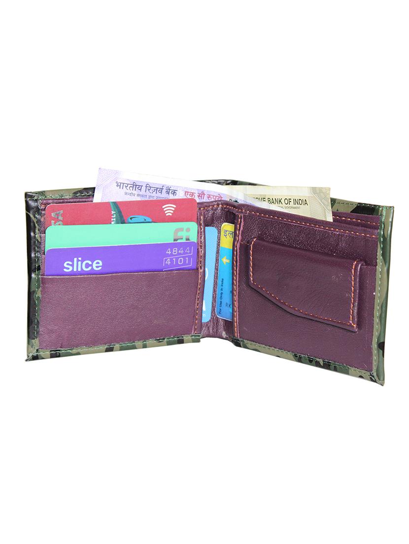 green leather wallet - 18546435 - Standard Image - 2