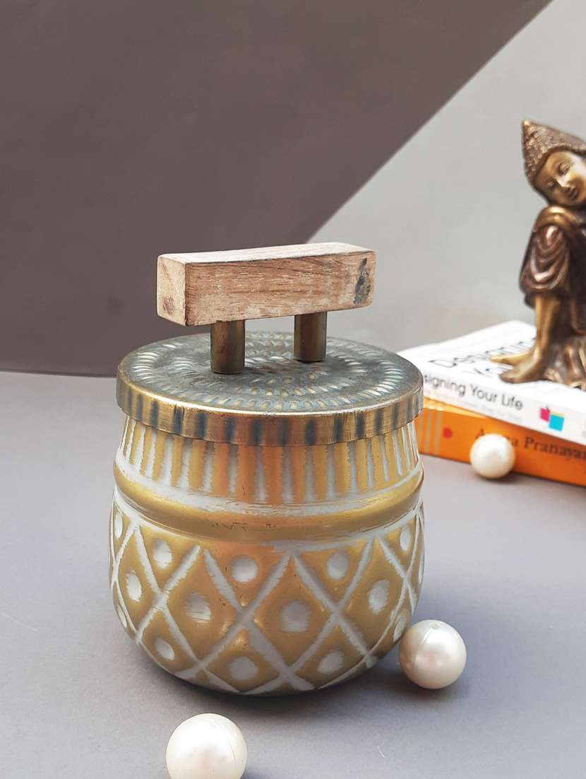 color palette container with lid