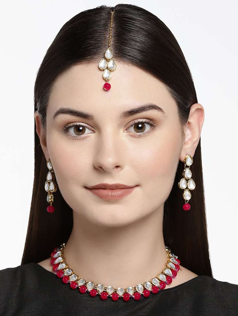 gold plated necklace earing set  - 18565751 -  Standard Image - 2