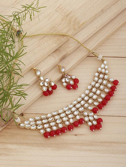 gold metal set - 18566762 -  Standard Image - 0