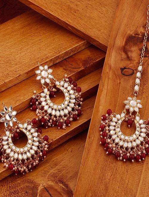 gold plated earring maang tikka set - 18566800 - Standard Image - 0