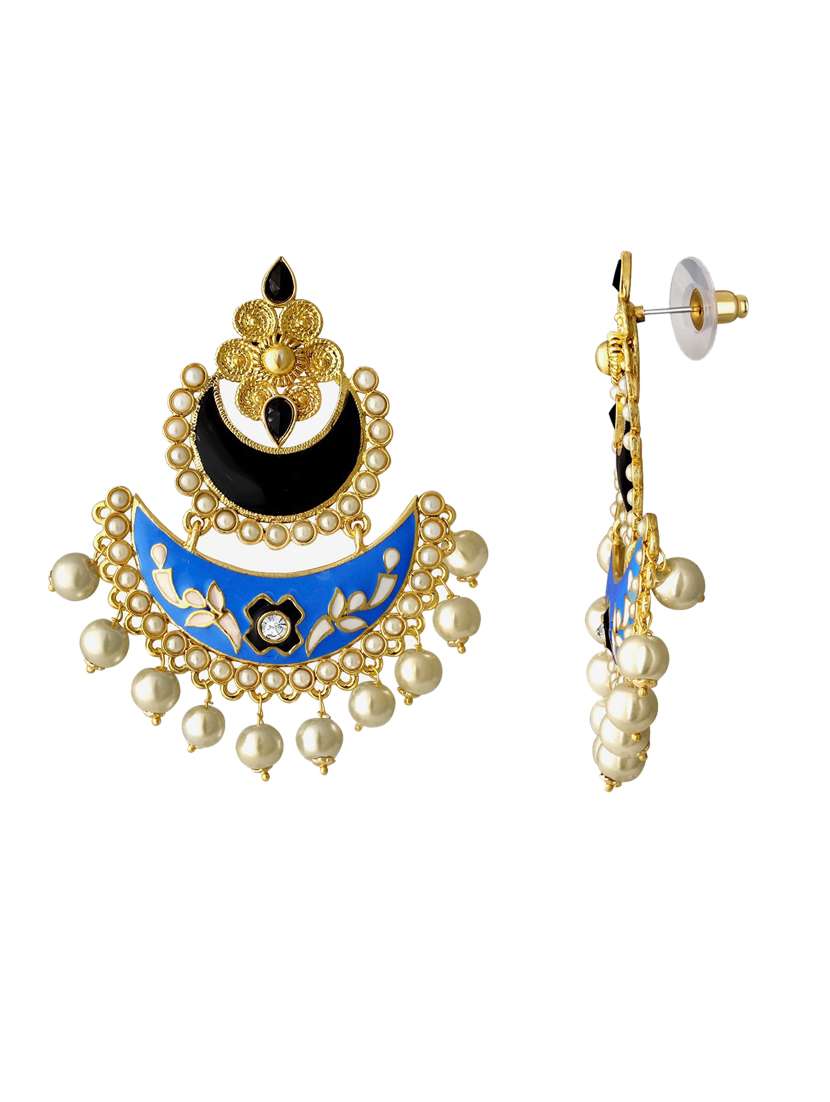 gold plated earring - 18567094 -  Standard Image - 2
