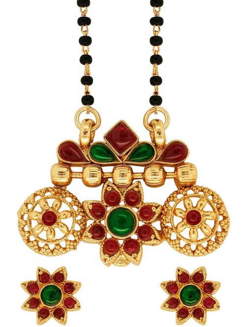 gold metal set - 18567436 -  Standard Image - 0