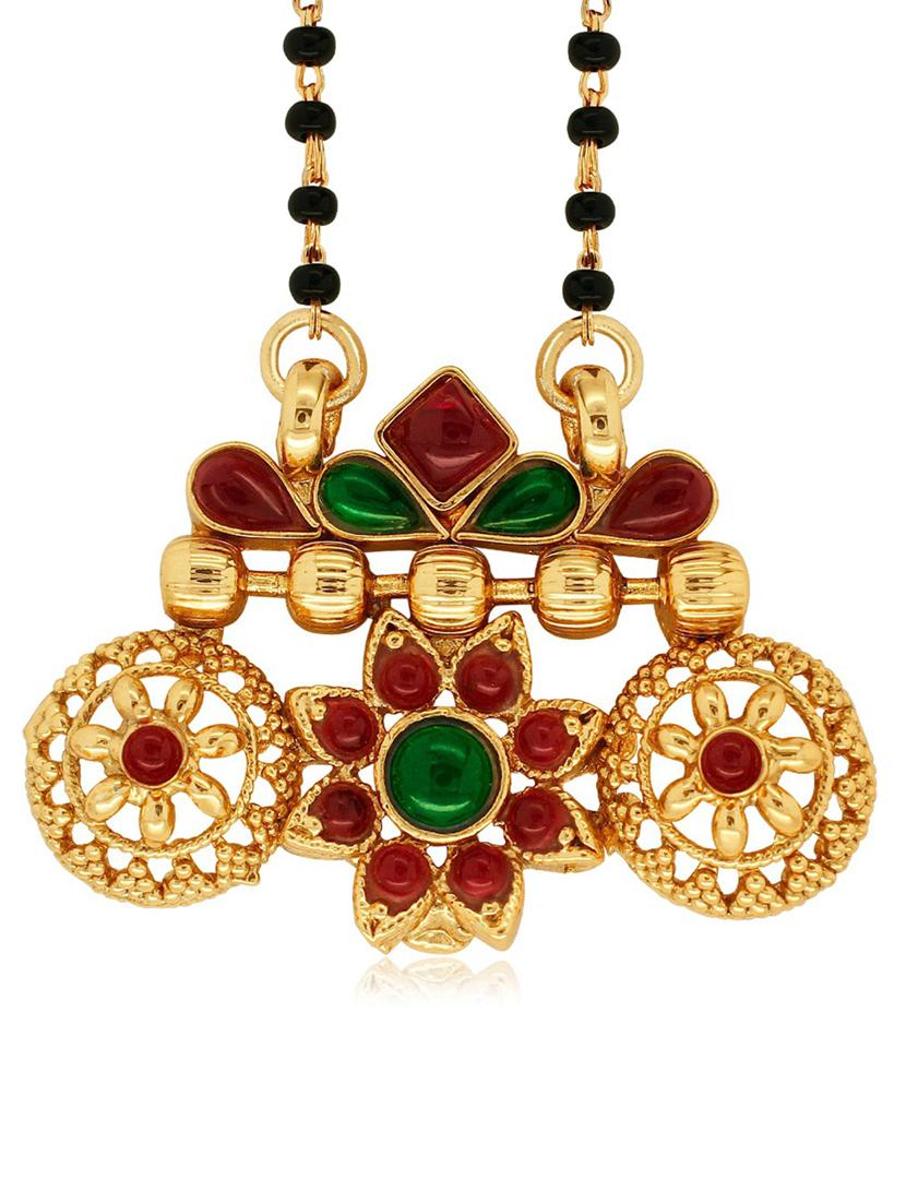gold metal set - 18567436 - Standard Image - 2