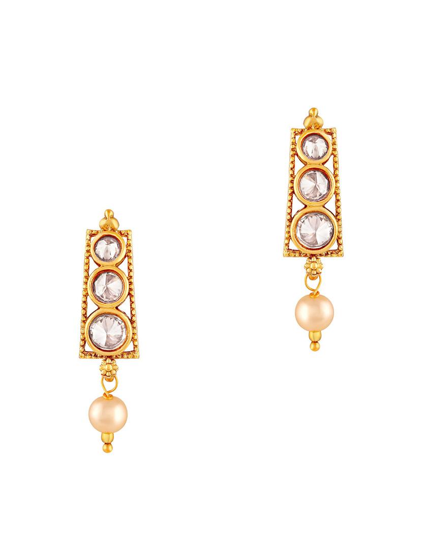 gold metal set - 18567481 - Standard Image - 2