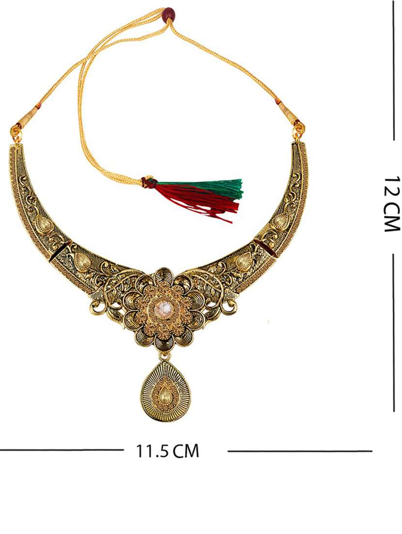 gold metal set - 18567495 -  Standard Image - 2