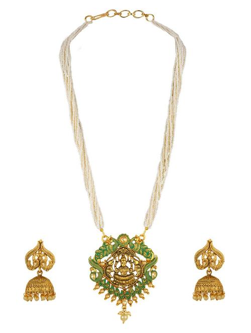 gold metal set - 18567514 -  Standard Image - 0