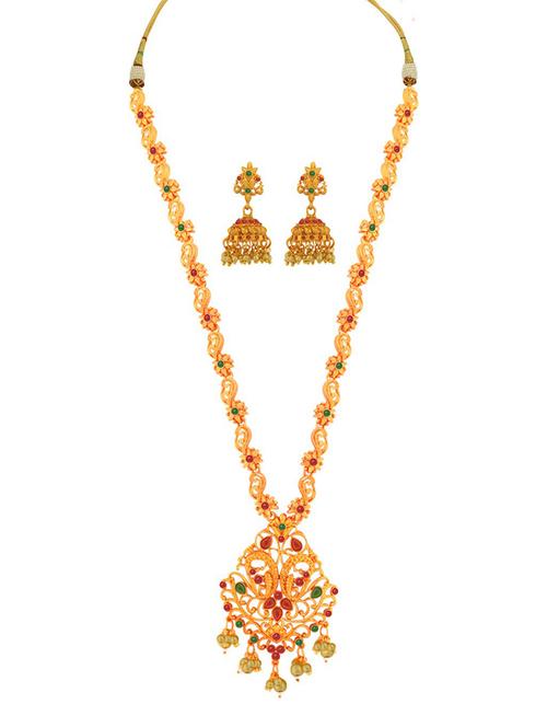gold metal set - 18567523 - Standard Image - 0