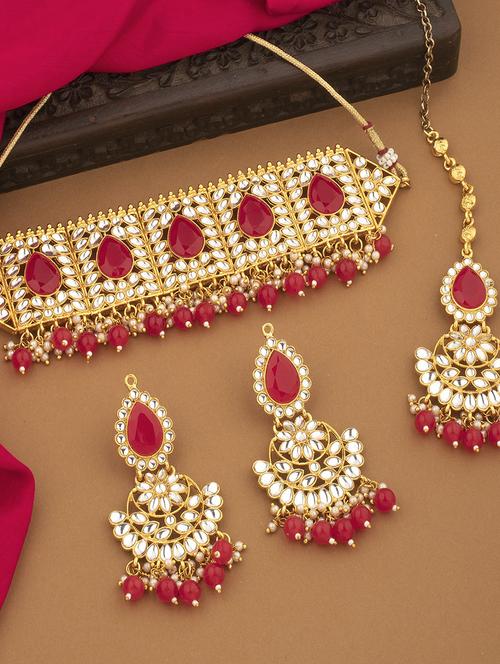 colored gold metal set - 18567525 -  Standard Image - 0