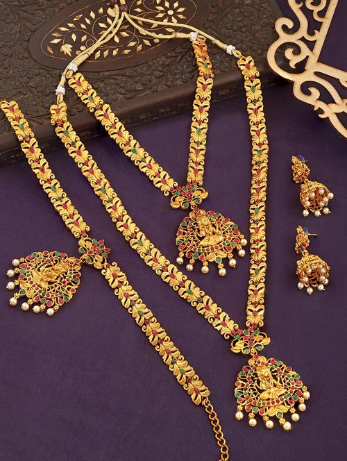 gold metal set - 18567542 - Standard Image - 0