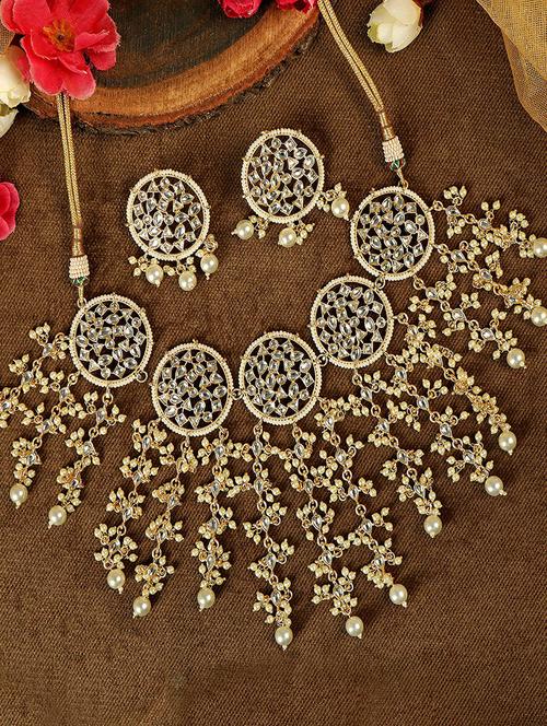 gold metal set - 18567570 - Standard Image - 0