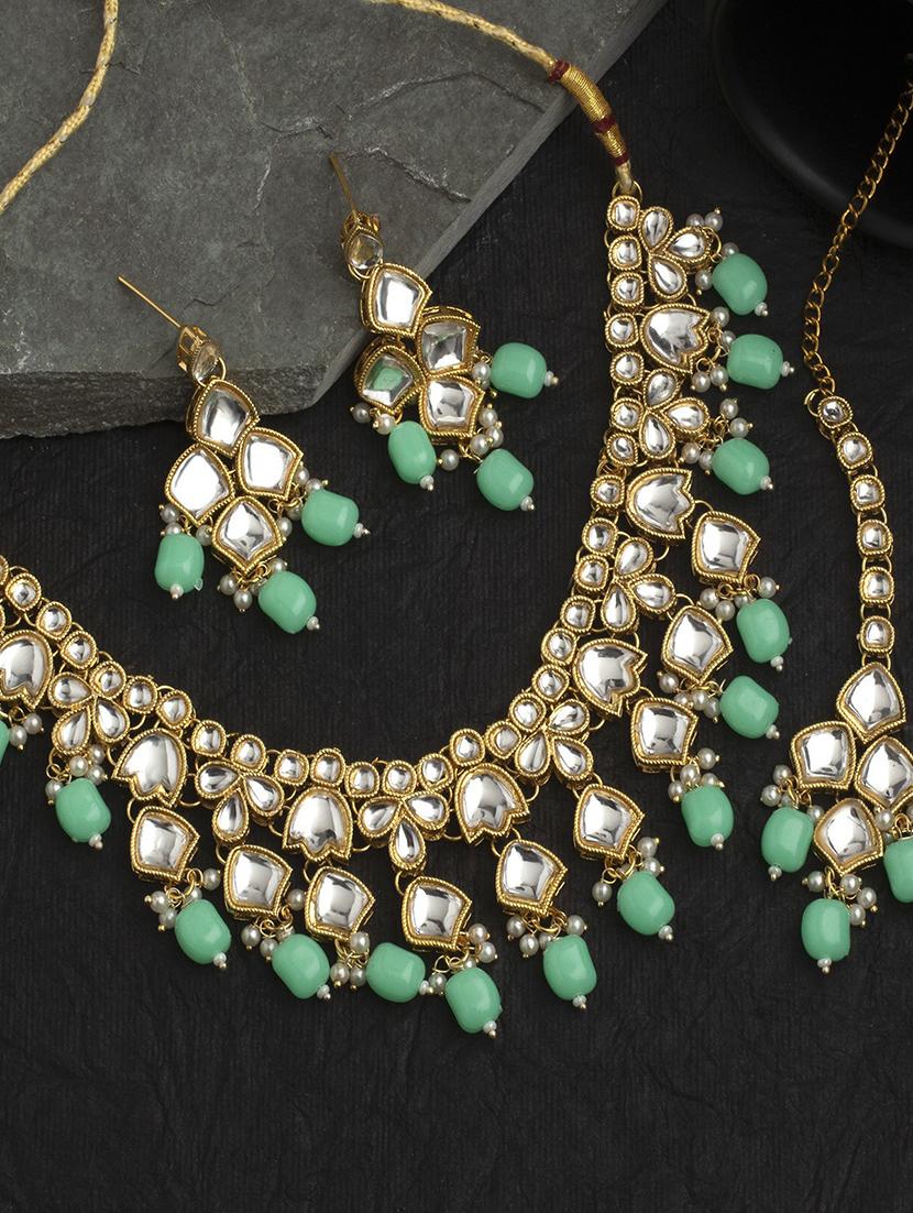 gold plated necklace with earrings - 18567598 - Zoom Image - 0