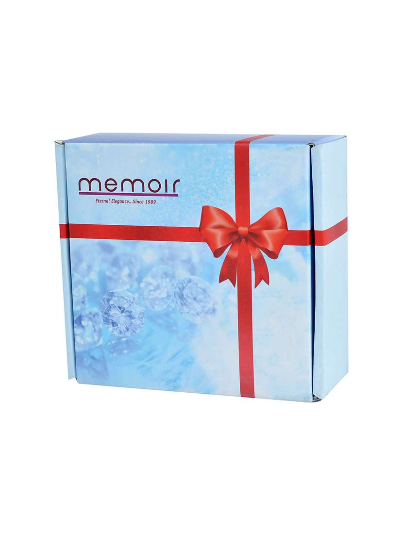 gold plated chain  - 18573415 -  Standard Image - 2