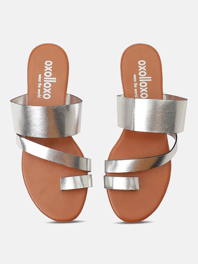 women solid one toe sandal - 18602459 - Standard Image - 2