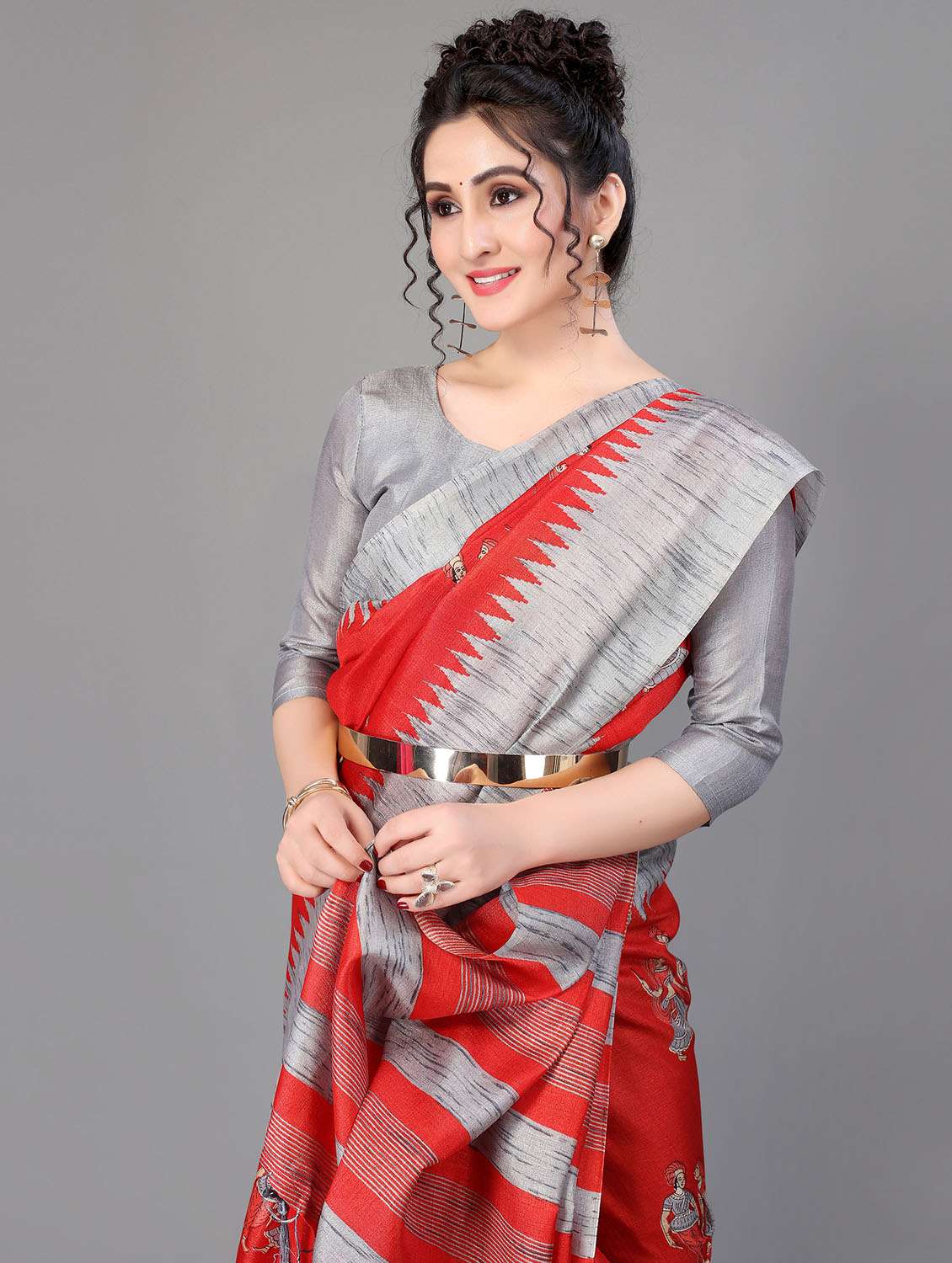 women's self design red colored saree with blouse - 18627174 - Standard Image - 2