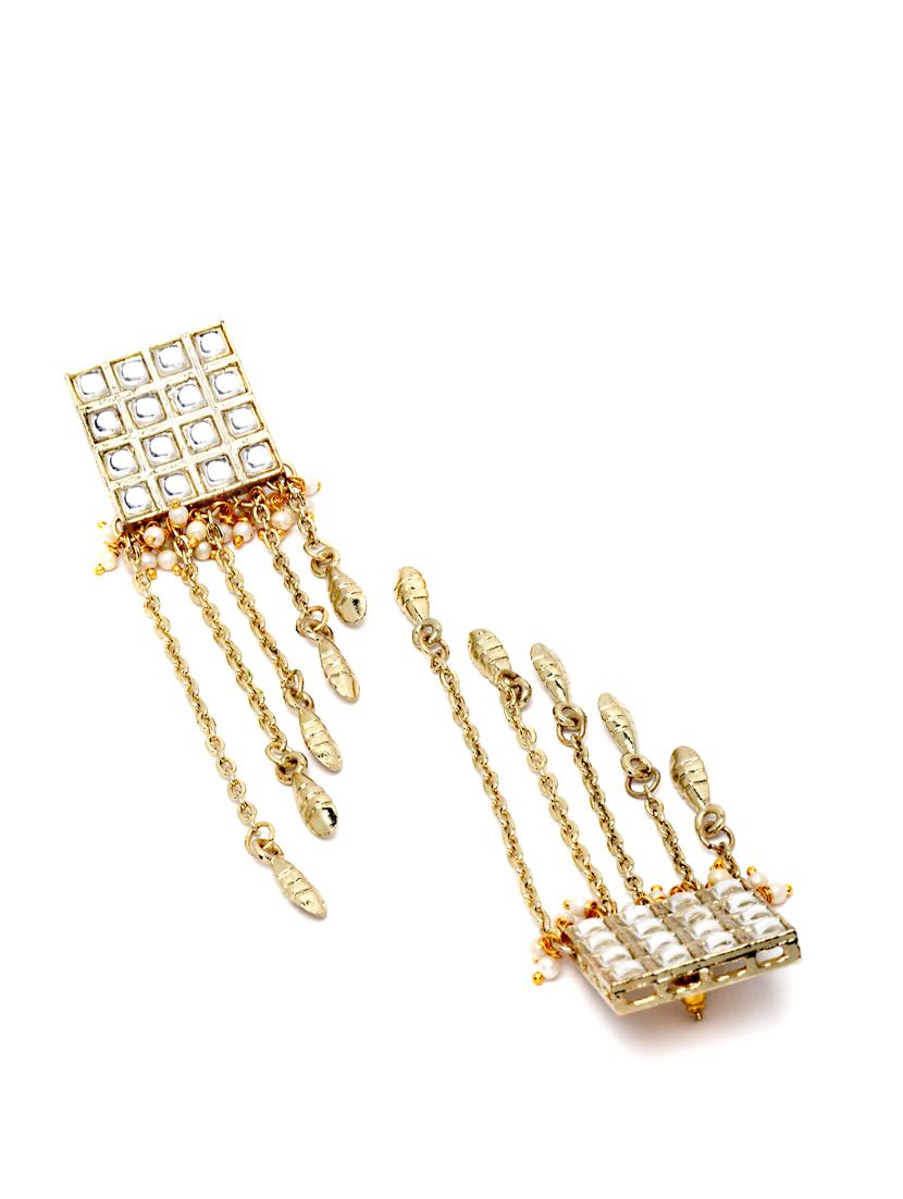gold metal earring - 18633151 - Standard Image - 2