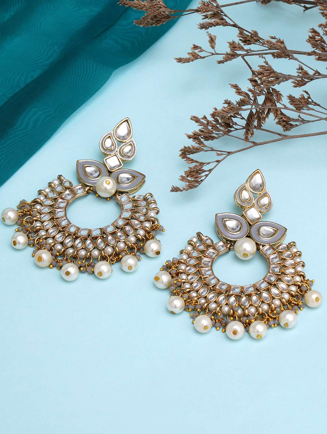 grey metal earring - 18633253 - Zoom Image - 0