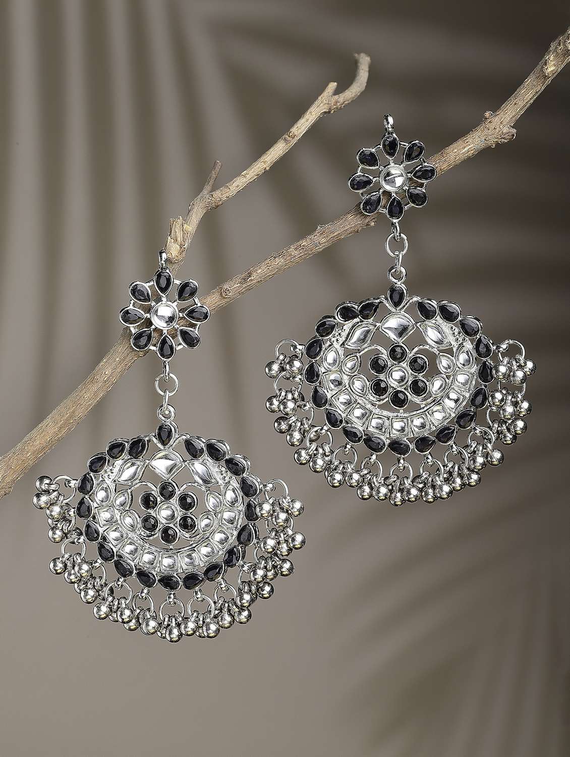 black metal earring - 18633272 - Zoom Image - 0