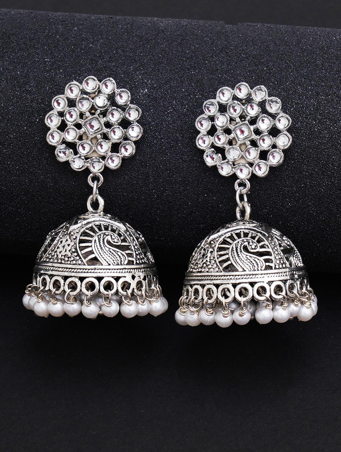 white metal earring - 18633425 - Zoom Image - 0