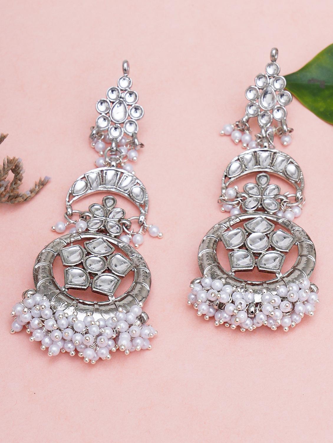 silver metal earring - 18633430 - Zoom Image - 0