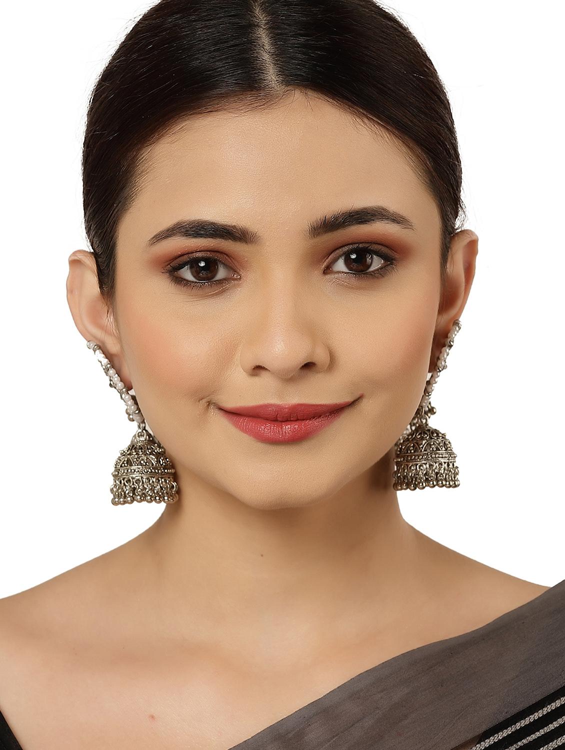 silver metal earring - 18633441 - Standard Image - 2