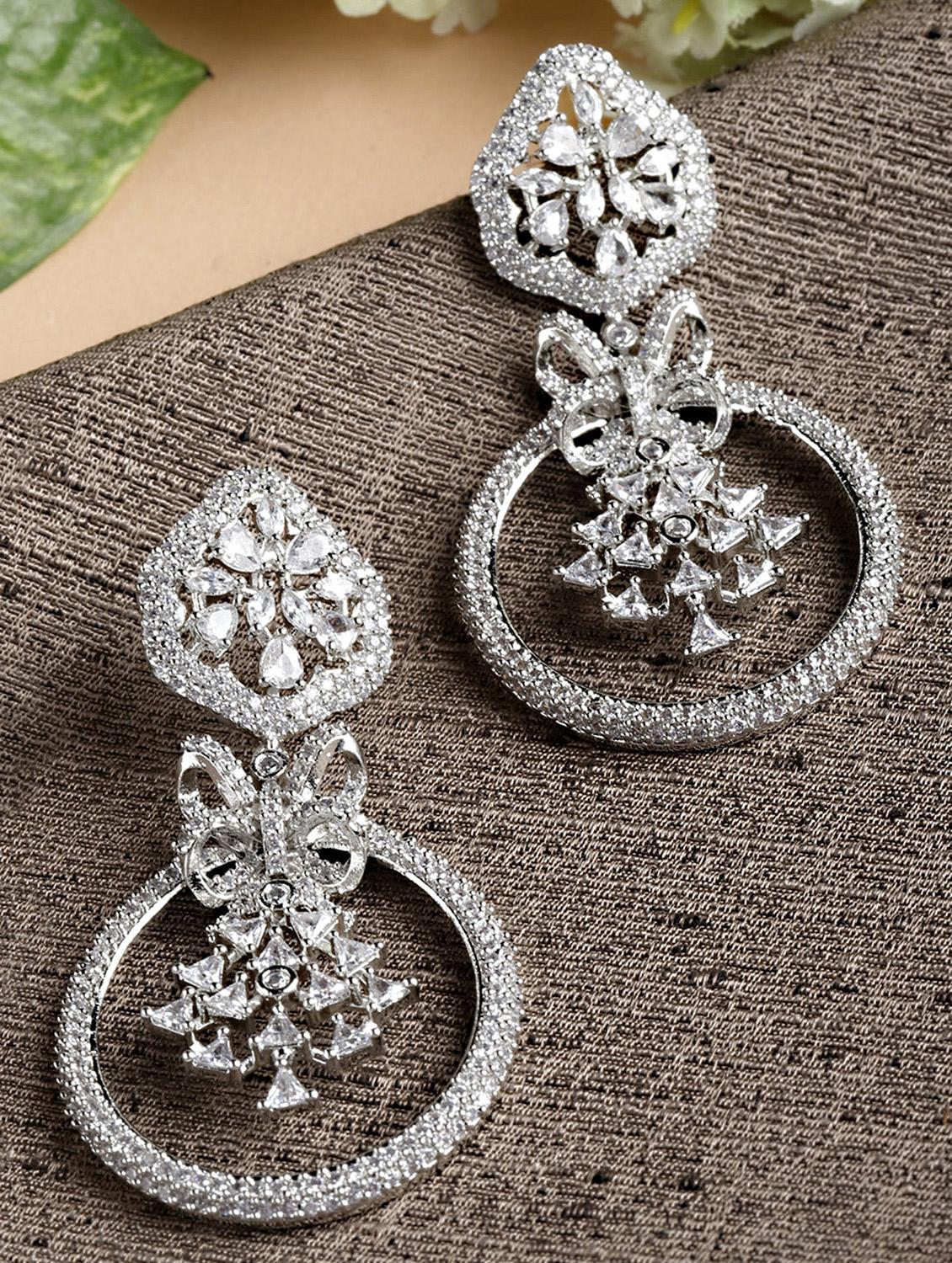 silver metal earring - 18633446 -  Zoom Image - 0