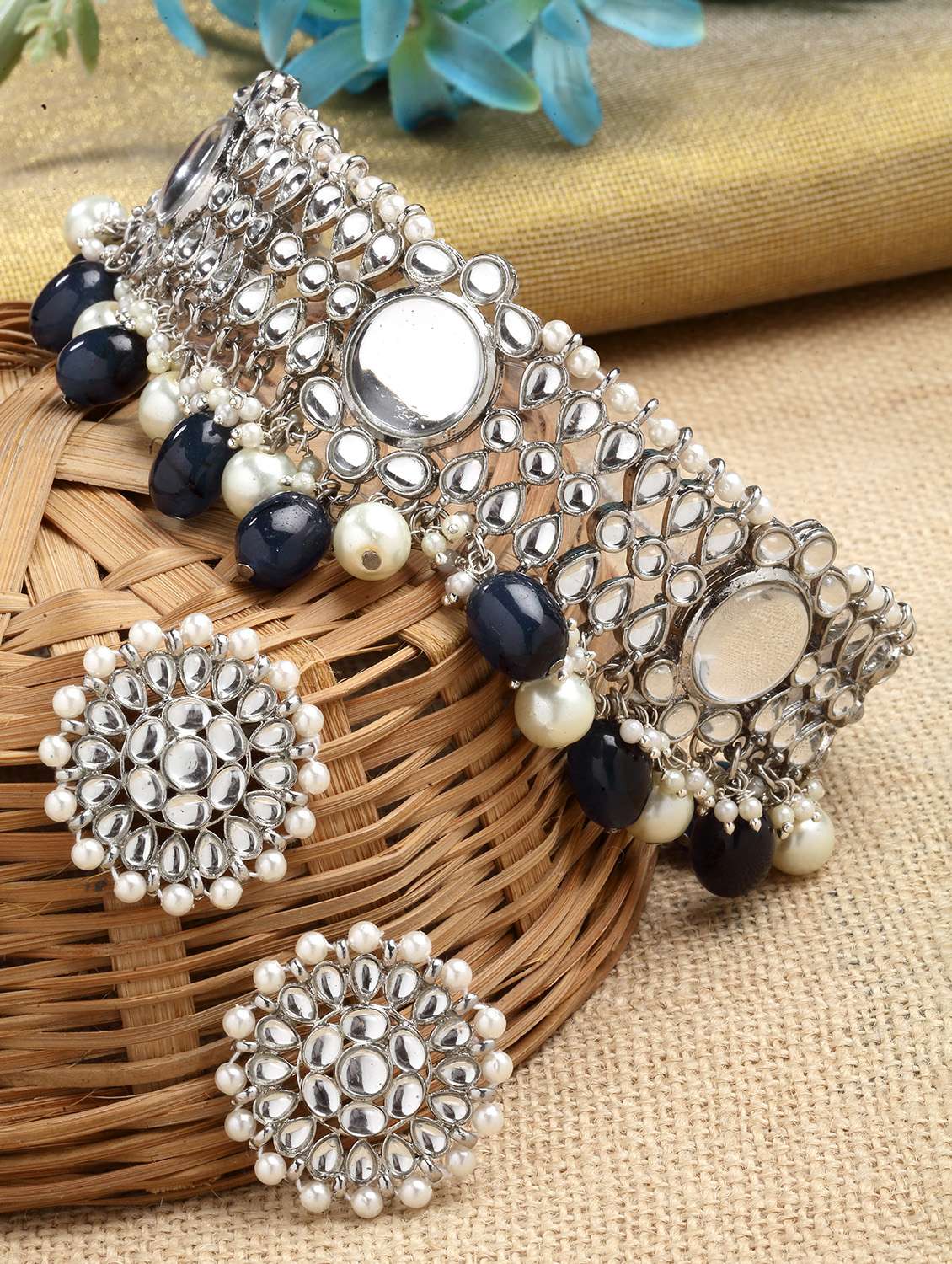 karatcart oxidised silver blue tumble and pearl studded kundan choker necklace set