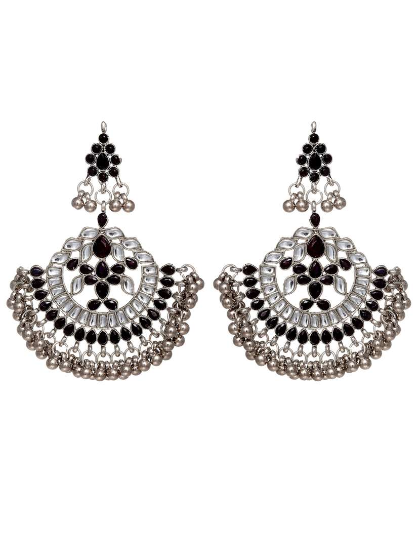 black metal necklaces and earring - 18635990 - Standard Image - 2