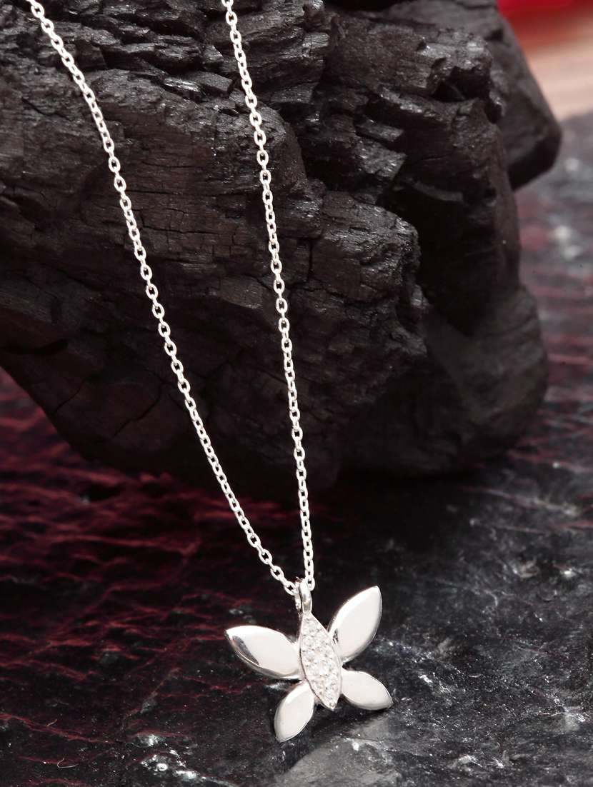 silver metal pendant