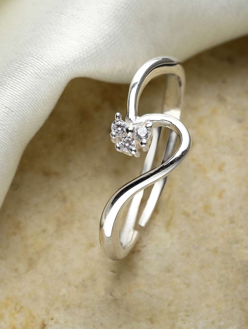 silver metal finger ring - 18636168 - Zoom Image - 0
