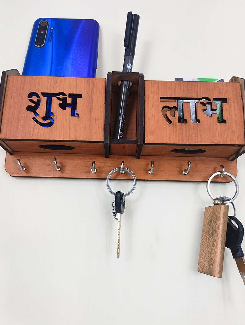 brown key holders - 18636721 -  Standard Image - 2