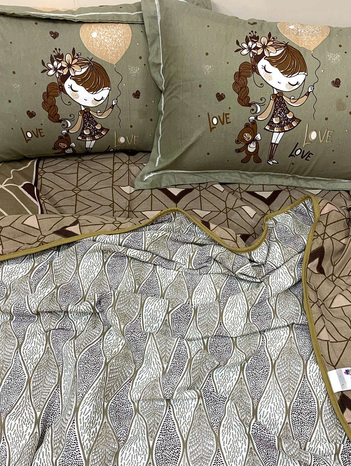 4 pc bedding set(1 bedsheet with 2 pillow covers & 1 dohar)  - 18701782 -  Standard Image - 2