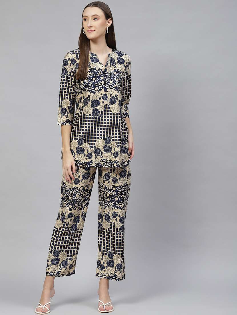 notched neck printed top bottom set