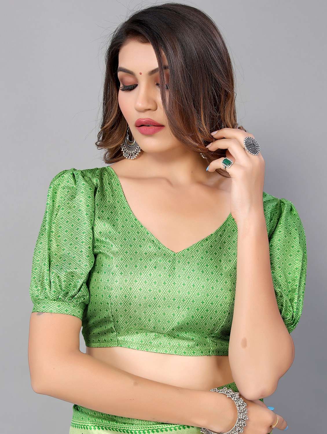 green silk blend mysore saree with blouse - 18790261 - Standard Image - 2