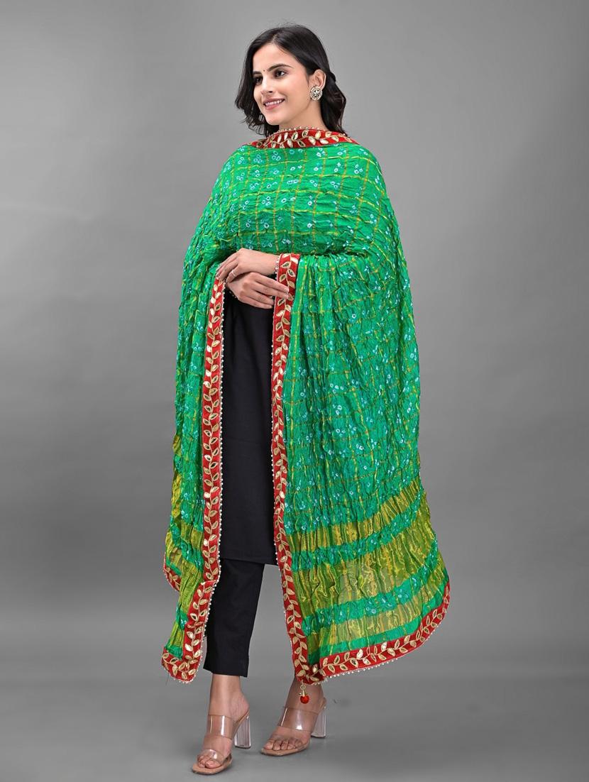 green crinkled bandhani print lace border dupatta - 18906969 - Standard Image - 2