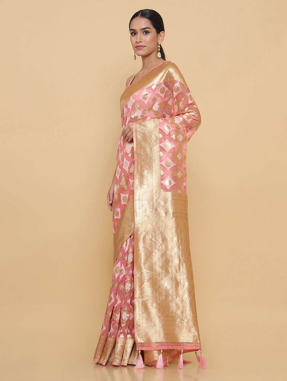 self design jamdani saree with blouse