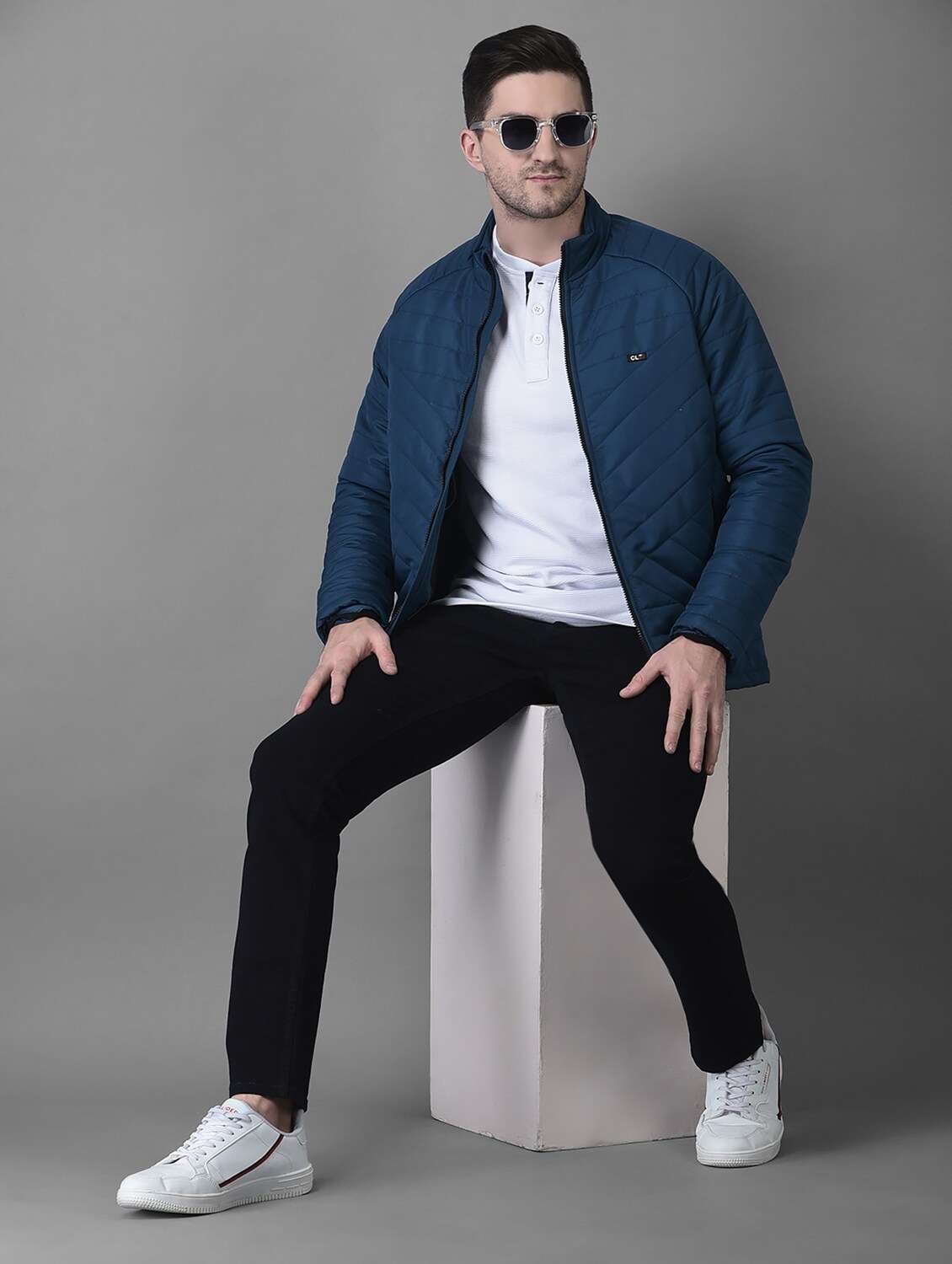 men blue solid stand collar quilted jacket