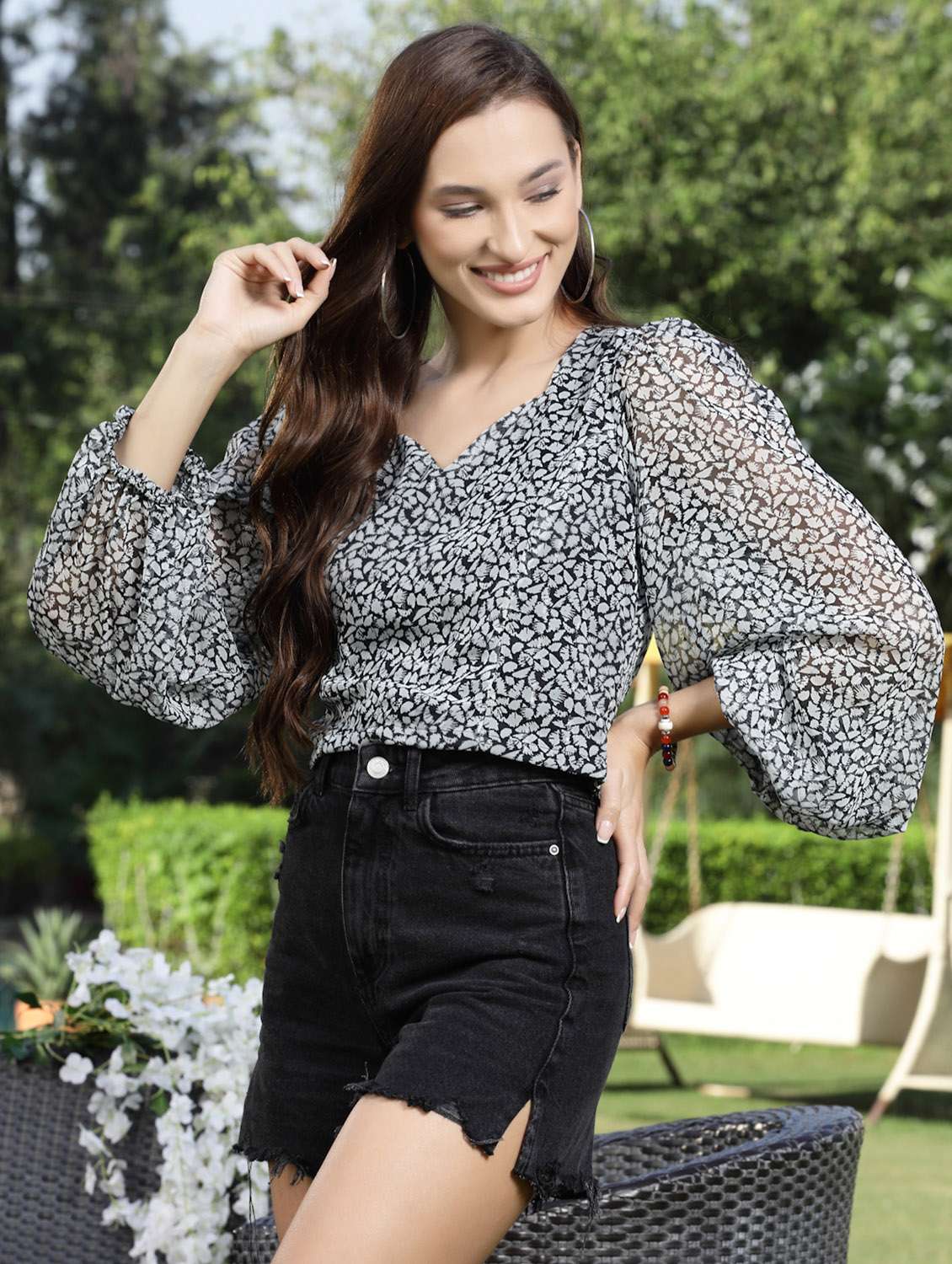 women's straight sweetheart neck top