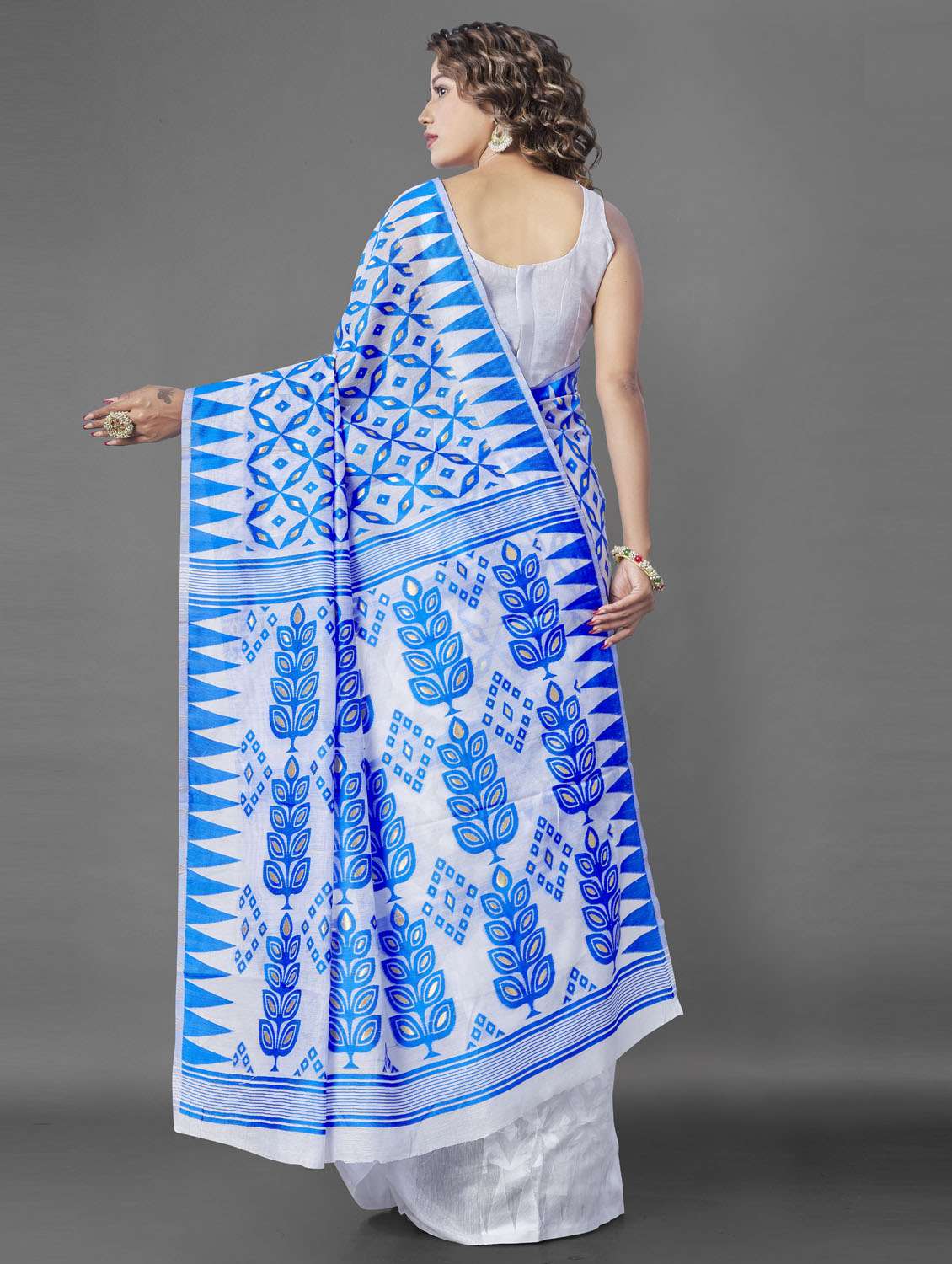 women's floral white colored saree - 19109831 - Standard Image - 2