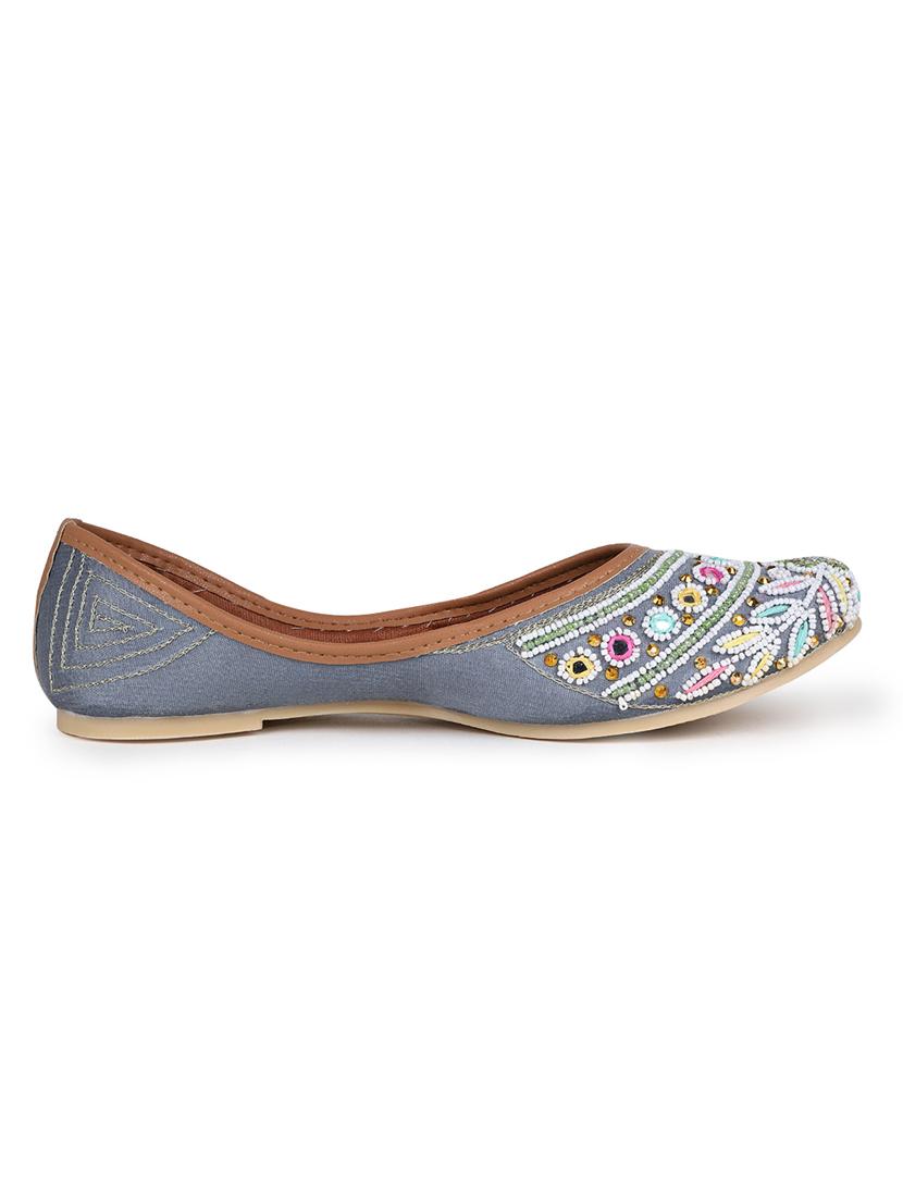 embellished jutis & mojaris - 19117290 - Standard Image - 2