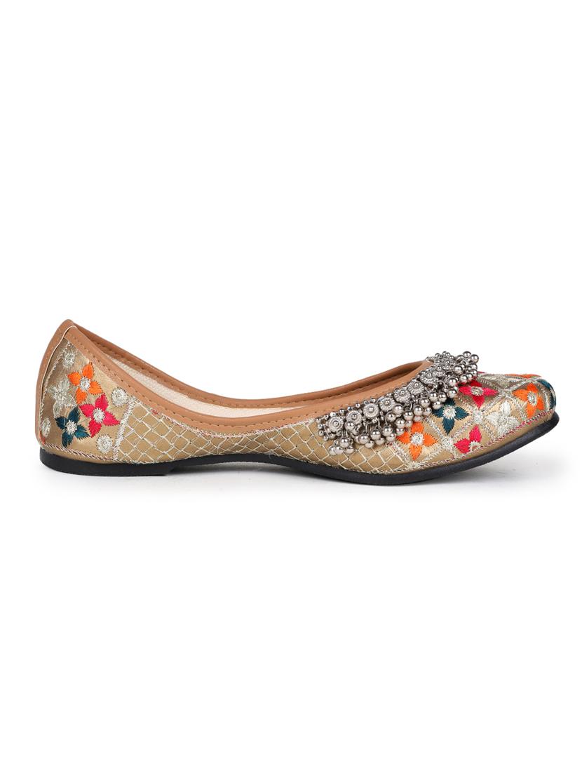 embellished jutis & mojaris - 19117300 - Standard Image - 2