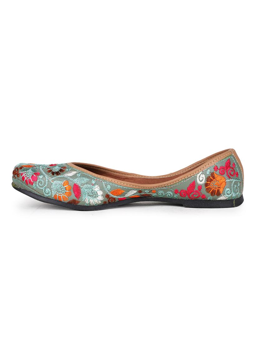 women embroided slip on mojari - 19117337 - Standard Image - 2